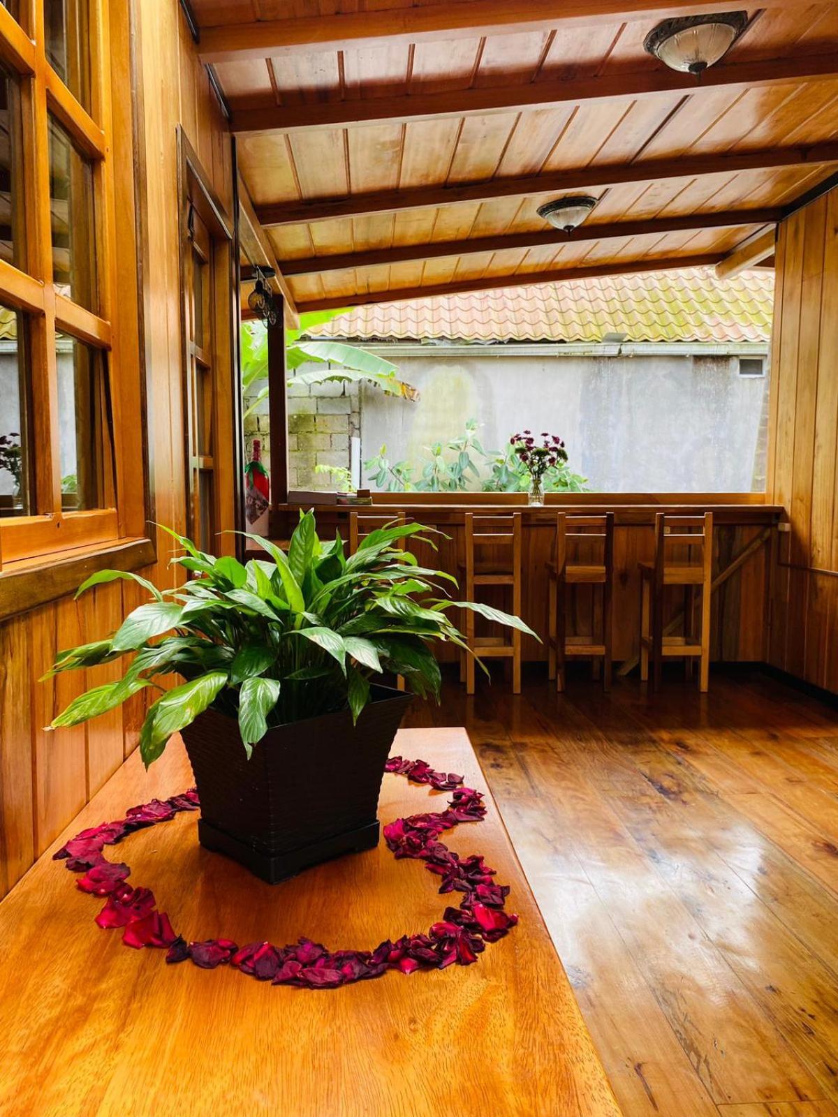 Guayabo Hostal Mindo Kültér fotó